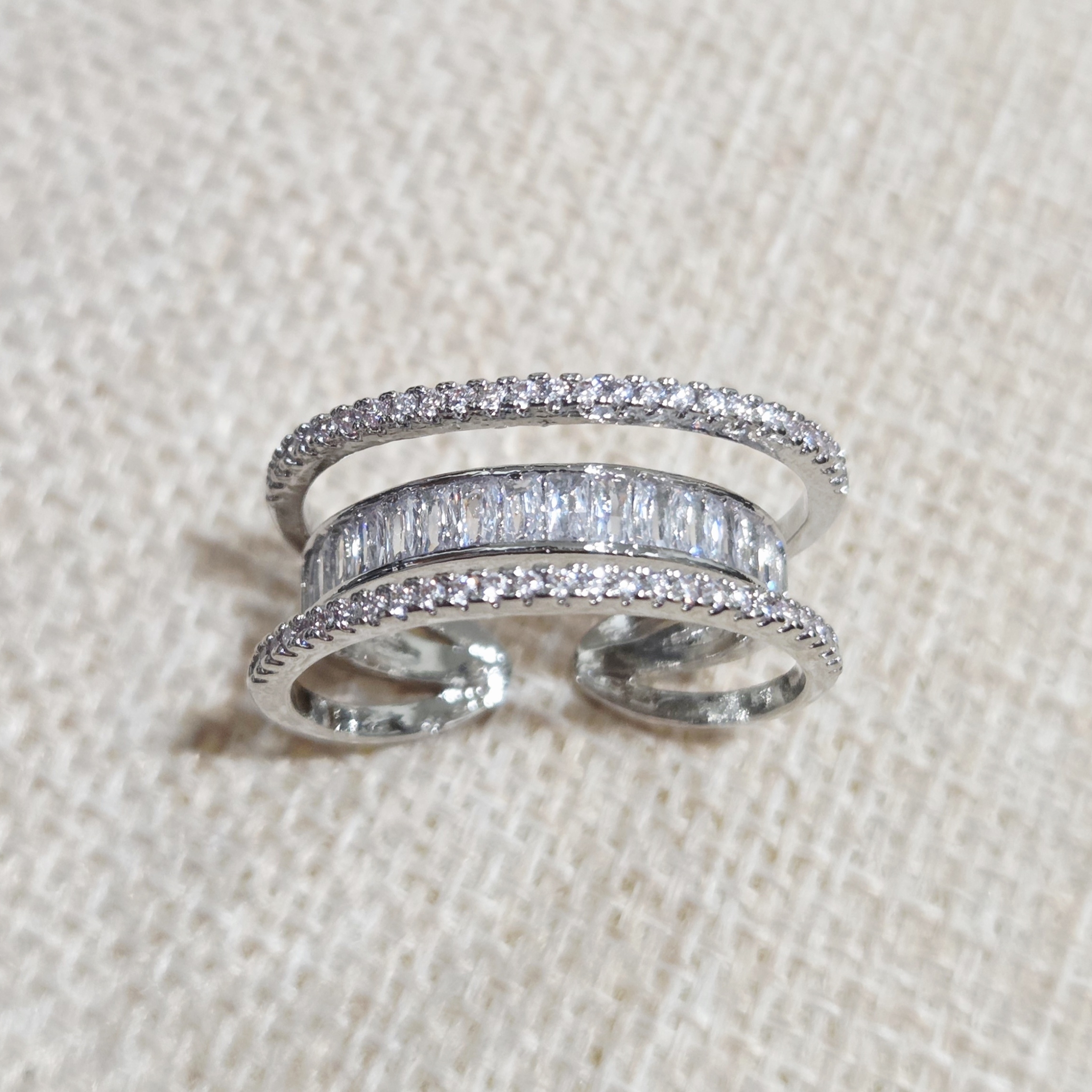 Elegant White Gold 3 Tier Womens Ring 19$